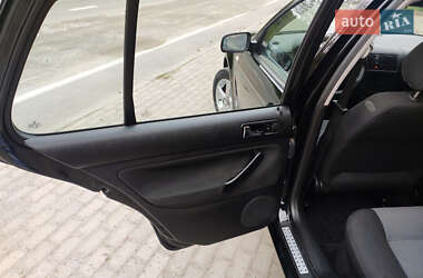 Хетчбек Volkswagen Golf 2003 в 