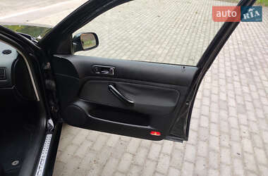 Хетчбек Volkswagen Golf 2003 в 