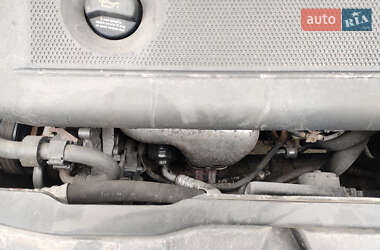 Хетчбек Volkswagen Golf 2003 в 