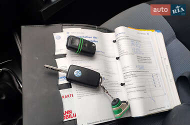 Хетчбек Volkswagen Golf 2003 в 