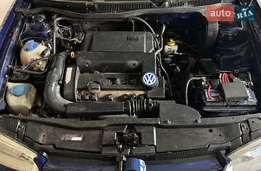 Хетчбек Volkswagen Golf 2003 в 
