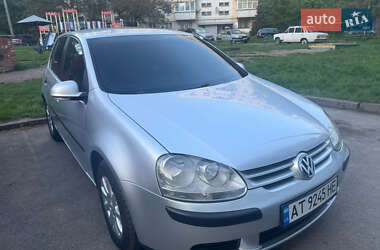 Хетчбек Volkswagen Golf 2005 в 