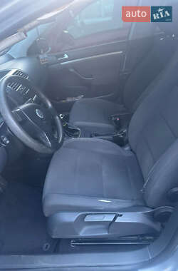 Хетчбек Volkswagen Golf 2005 в 