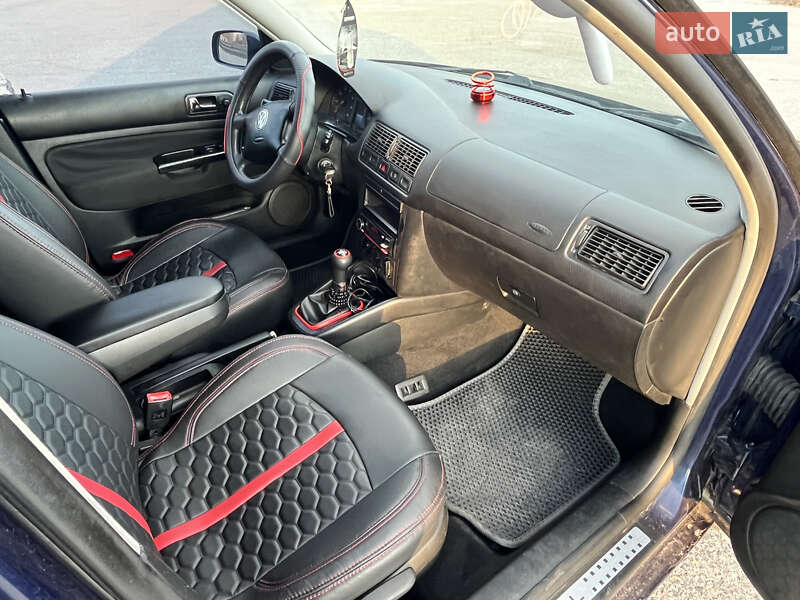 Хетчбек Volkswagen Golf 2002 в Мерефа