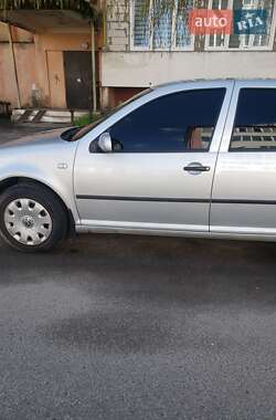 Хетчбек Volkswagen Golf 2001 в 