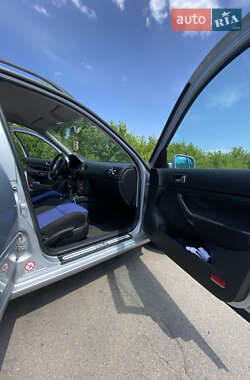 Універсал Volkswagen Golf 2000 в 