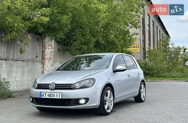 Хэтчбек Volkswagen Golf 2012 в 
