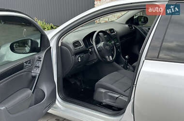 Хэтчбек Volkswagen Golf 2012 в 