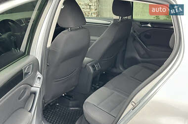 Хэтчбек Volkswagen Golf 2012 в 
