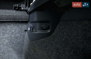 Хэтчбек Volkswagen Golf 2012 в 