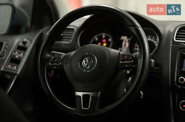 Хэтчбек Volkswagen Golf 2012 в 