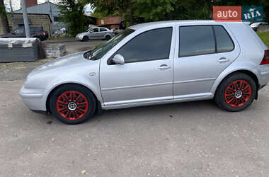 Хэтчбек Volkswagen Golf 2002 в 