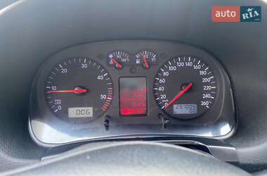 Хэтчбек Volkswagen Golf 2002 в 