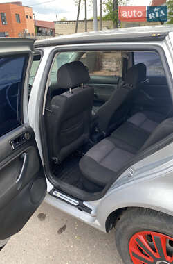 Хэтчбек Volkswagen Golf 2002 в 