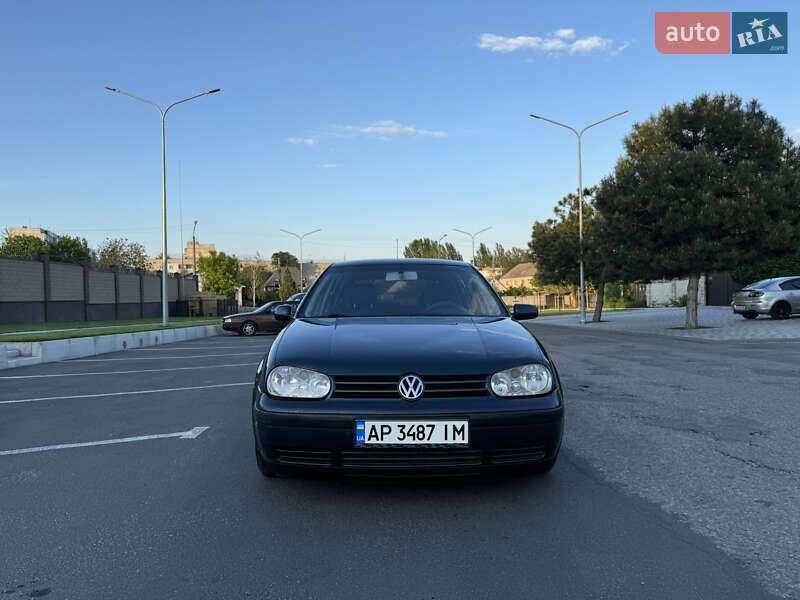Хетчбек Volkswagen Golf 2000 в Запоріжжі