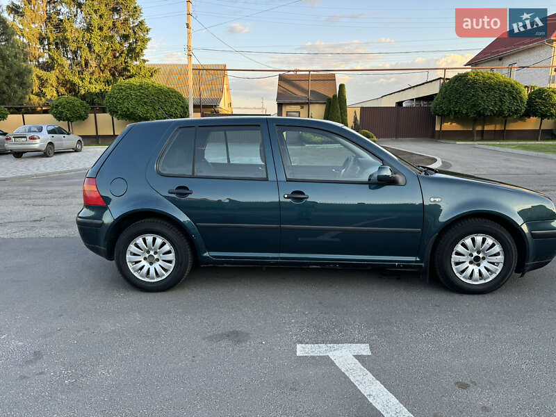 Хетчбек Volkswagen Golf 2000 в Запоріжжі