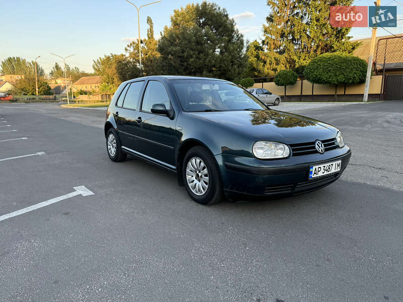 Хетчбек Volkswagen Golf 2000 в Запоріжжі