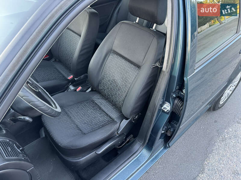 Хетчбек Volkswagen Golf 2000 в Запоріжжі