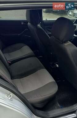 Хэтчбек Volkswagen Golf 2001 в 