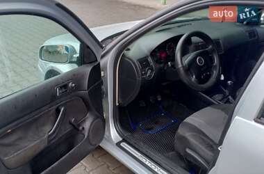 Хэтчбек Volkswagen Golf 2001 в 