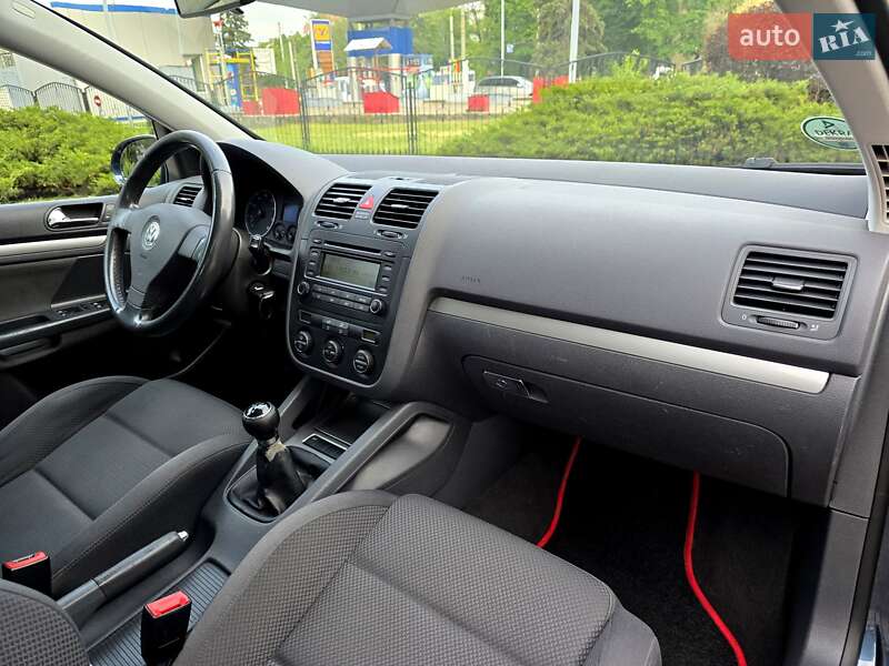 Хетчбек Volkswagen Golf 2006 в Полтаві