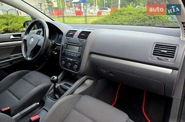 Хэтчбек Volkswagen Golf 2006 в 