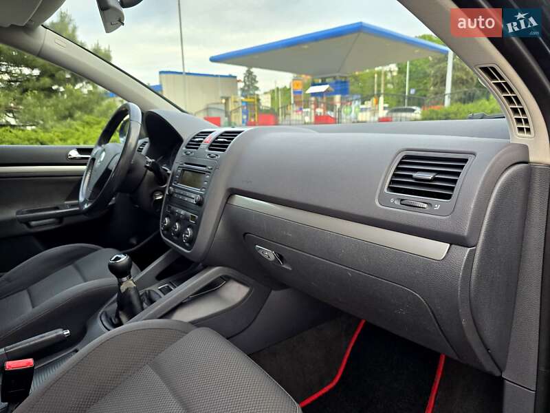 Хетчбек Volkswagen Golf 2006 в Полтаві