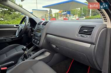 Хэтчбек Volkswagen Golf 2006 в 