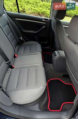Хэтчбек Volkswagen Golf 2006 в 