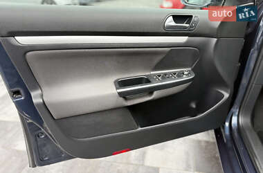 Універсал Volkswagen Golf 2010 в 