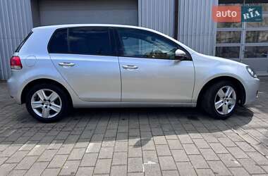 Хетчбек Volkswagen Golf 2010 в 