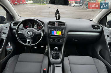 Хэтчбек Volkswagen Golf 2009 в 