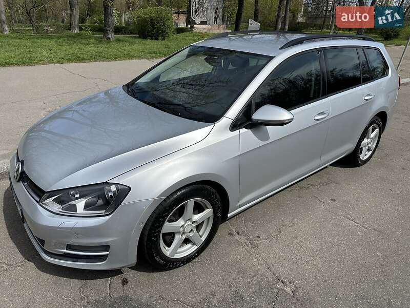 Универсал Volkswagen Golf 2013 в Киеве