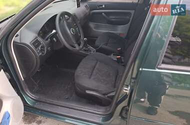 Хэтчбек Volkswagen Golf 2001 в 