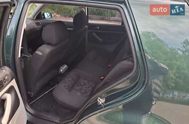 Хэтчбек Volkswagen Golf 2001 в 