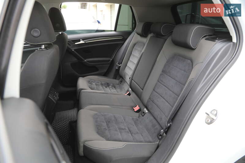 Хетчбек Volkswagen Golf 2013 в Харкові