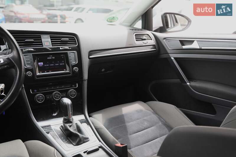 Хетчбек Volkswagen Golf 2013 в Харкові