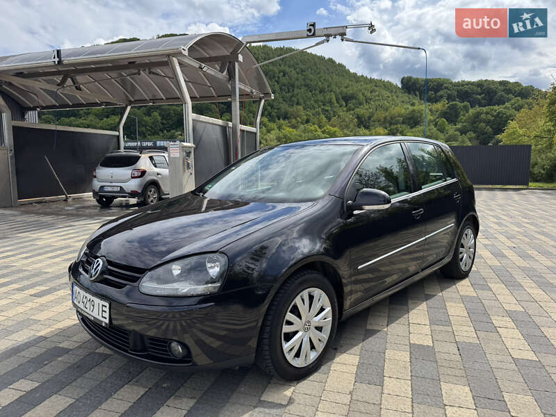 Хетчбек Volkswagen Golf 2008 в Сваляві