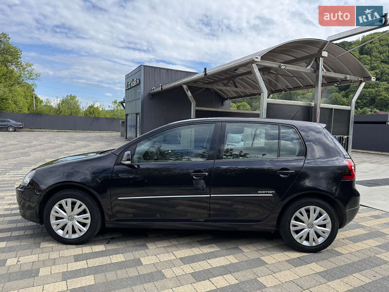 Хетчбек Volkswagen Golf 2008 в Сваляві