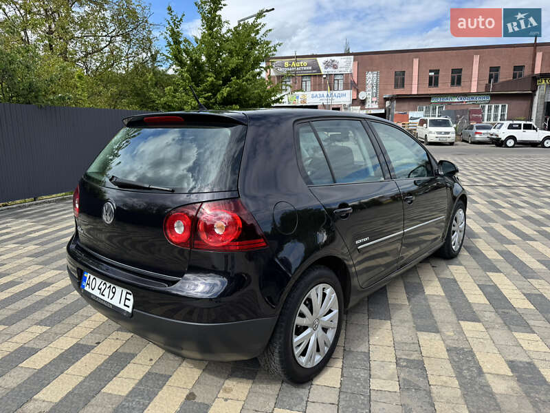 Хетчбек Volkswagen Golf 2008 в Сваляві