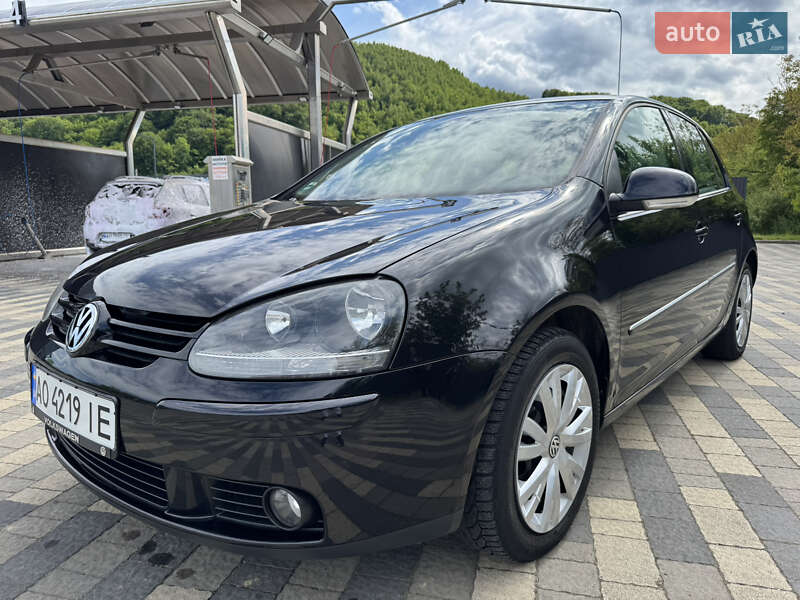 Хетчбек Volkswagen Golf 2008 в Сваляві