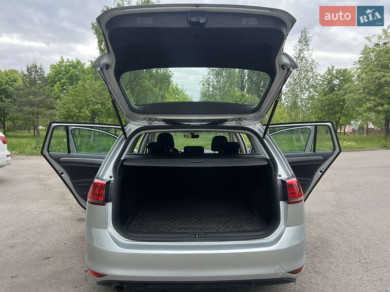 Универсал Volkswagen Golf 2017 в Ровно