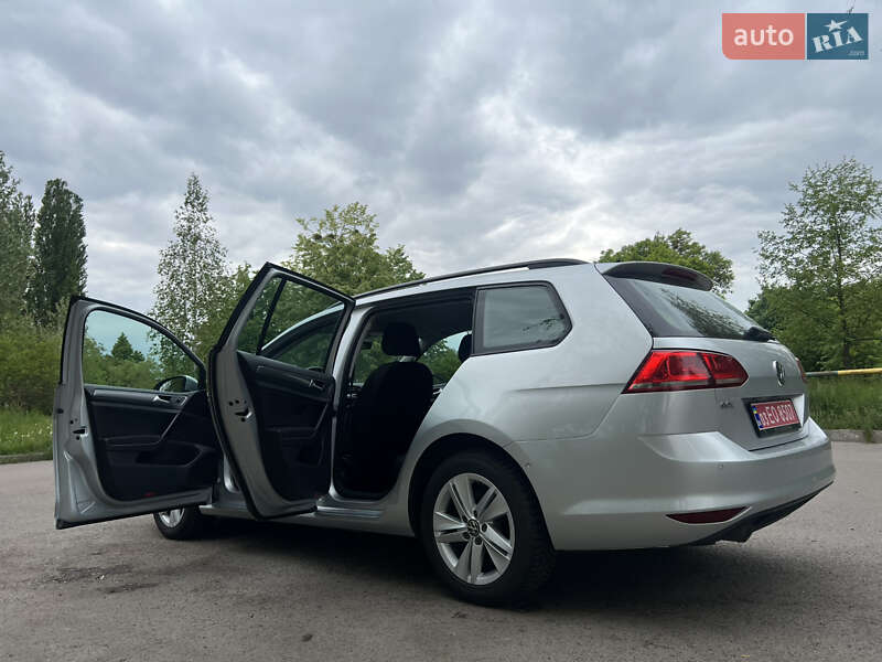Универсал Volkswagen Golf 2017 в Ровно