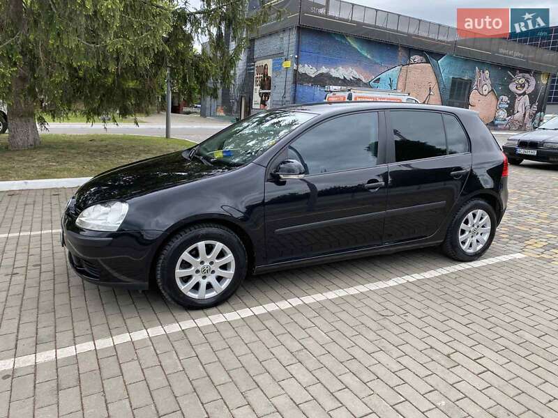 Хэтчбек Volkswagen Golf 2005 в Луцке
