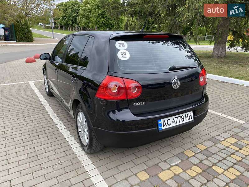 Хэтчбек Volkswagen Golf 2005 в Луцке