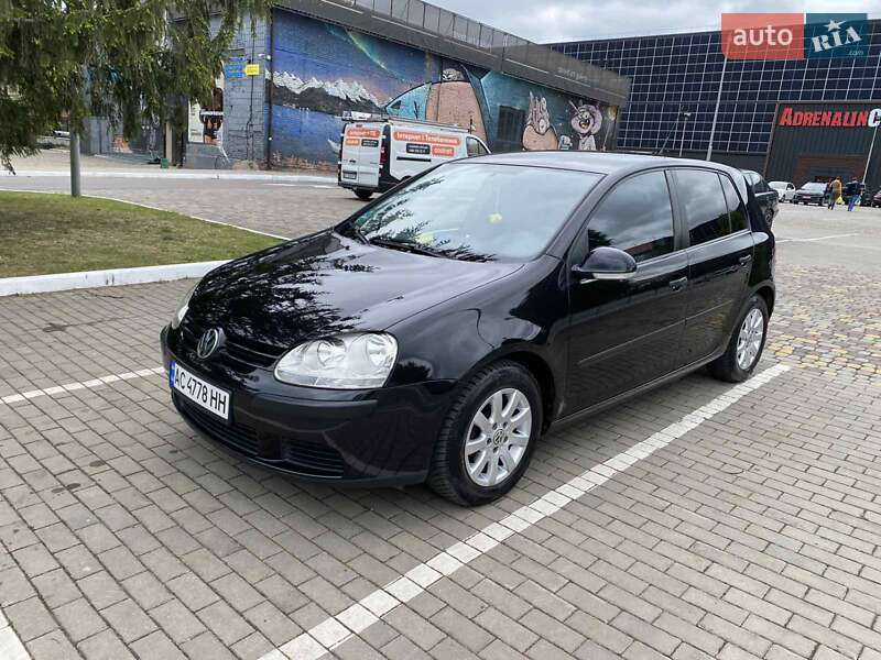 Хэтчбек Volkswagen Golf 2005 в Луцке