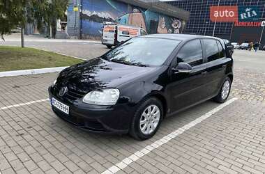 Хэтчбек Volkswagen Golf 2005 в 