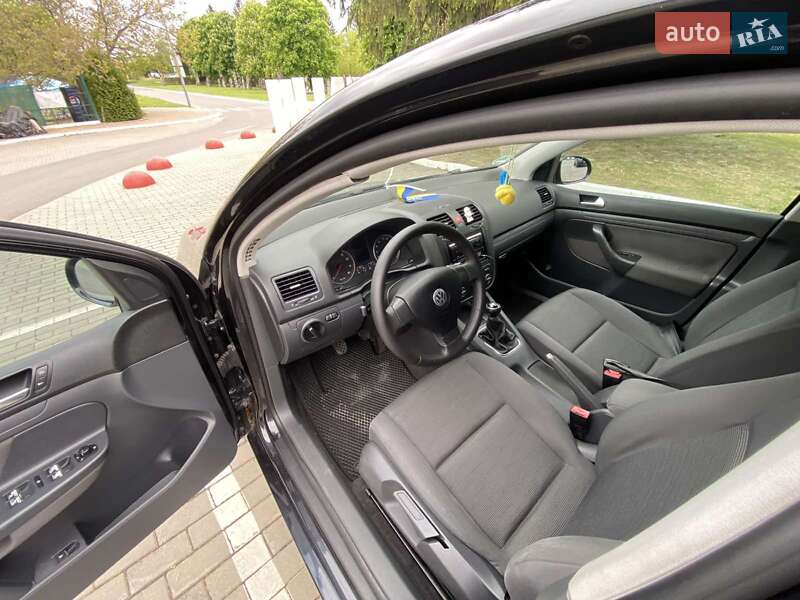 Хэтчбек Volkswagen Golf 2005 в Луцке