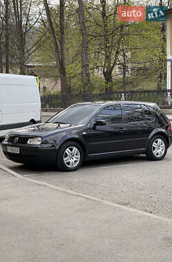 Хетчбек Volkswagen Golf 2002 в Києві