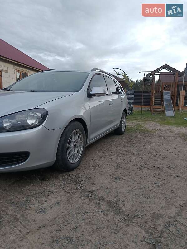 Универсал Volkswagen Golf 2010 в Маневичах